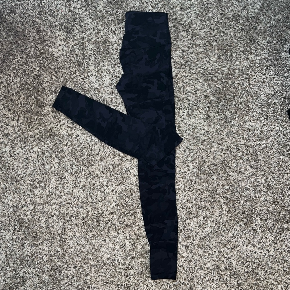 LULULEMON black camo align leggings